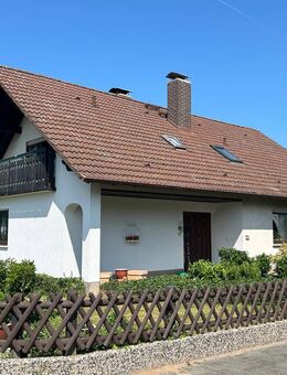 Gepflegtes Einfamilienhaus mit ELW in ruhiger Ortsrandlage! - Wörth (Main)