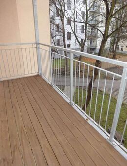 2. OG mit sonnigem Balkon + Stellplatz im Innenhof + Lift - Chemnitz