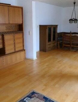 Direkt in Aerzen! Große 3 Zimmer Wohnung mit zwei Balkonen, Dusche, Einbauküche und Kfz.-Plätzen! - Aerzen