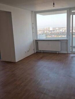 Helle 3-Zimmerwohnung mit Balkon - Langen (Hessen)