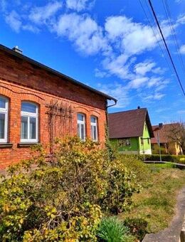 Kleines Backsteinjuwel mit großem Garten und Potenzial in Hildburghausen. - Hildburghausen