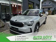 Skoda Kodiaq, Selection VZE Digi elektr Heckkl BlindSpot vo hi LichtAssist SpurAssist Connect 4xEFH Ladeboden beheiz Frontscheibe Armlehne, Jahr 2024 - Beilngries