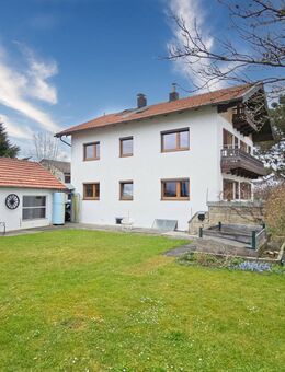 Sonniges Ein- / Zweifamilienhaus mit 851qm Gartengrundstück in Altenmarkt - 5 Stellplätze, Werkstatt - Altenmarkt (Alz)