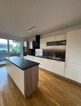 Moderne 4,5-Zimmer-Wohnung mit ca. 137 m², luxuriöser Ausstattung und Süd-Balkon – barrierefrei mit Aufzug! - Altenstadt (Waldnaab)