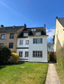 Attraktives Mehrfamilienhaus Ensemble mit vier Wohnungen und zwei Gartenhäusern - Hamburg