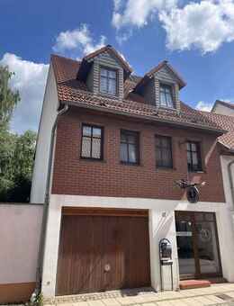 Großzügiges Wohnhaus mit Garage und Garten im Zentrum von Haldensleben - Haldensleben