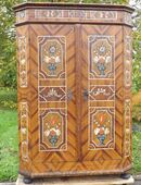 Süddeutscher, bemalter Bauernschrank, datiert 1790. Unrestauriert. in 53639