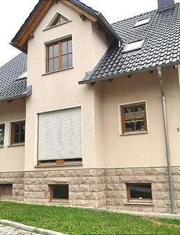 Hochwertig ausgestattete Wohnung im Zweifamilienhaus/Tageslichtbad/Balkon/ Carport/ - Thalheim (Erzgebirge)