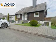 Solides Wohnensemble mit drei Einheiten, Garagen und liebevoll angelegtem Garten - Willingen (Upland)