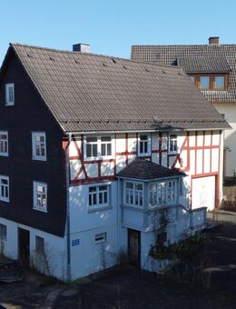 Wohnhaus mit vielseitig nutzbarer Scheune in Hatzfeld-Reddighausen - Hatzfeld (Eder)
