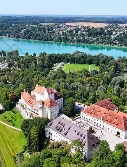 VERKAUF: Wohnen, wie Sie es lieben - charmantes Zuhause mit Pool und grüner Oase - Seefeld (Bayern)
