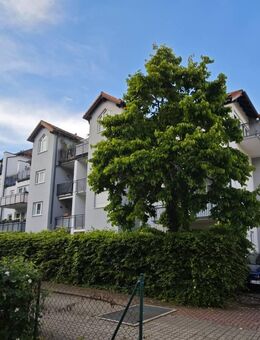 // 3- Zimmer Dachgeschoss-Wohnung mit Balkon und TG-Stellplatz // frei ab sofort - Leipzig
