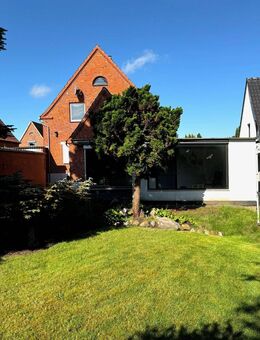 Erbpachtgrundstück - Einfamilienhaus, großer Garten, Garage. Erbpachtgrundstück - Lübeck