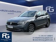 VW Tiguan Life 2.0 TDI DSG ACC Kamera AHK schwenkb. - Neuss