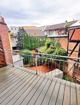 Geräumige Stadtwohnung mit Einbauküche & Balkon - Schwerin