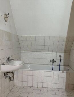 Schnäppchenangebot - Dachgeschosswohnung im Grünen - Kamsdorf