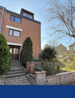 Großzügiges Mehrfamilienhaus mit vielseitigen Nutzungsmöglichkeiten - Düsseldorf
