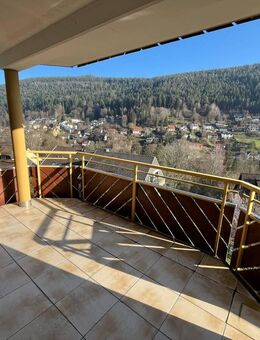 Schöne 3-Zimmer-Wohnung mit großem Balkon und Aufzug - Bad Wildbad
