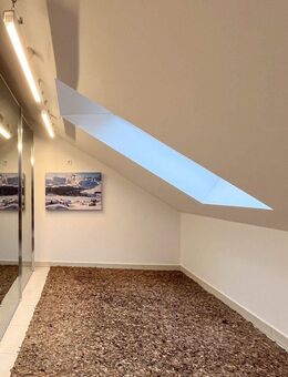 Komfortable seniorenfreundliche Dachgeschosswohnung mit Aufzug und Balkon - Siegburg