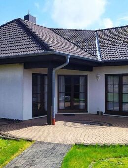 Großzügiger Bungalow mit Einliegerwohnung und idyllischem Garten - Kausen