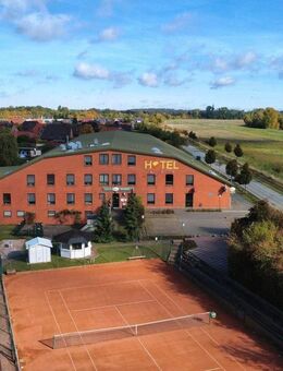 Einmalige Investitionsmöglichkeit: Etabliertes Sporthotel mit Tennishalle und Gastronomie nahe Schwerin - Pinnow (Mecklenburg-Vorpommern)