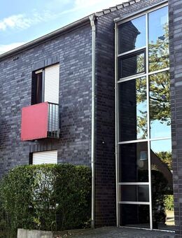 Moderne Dachgeschosswohnung mit Balkon, Stellplatz & Tageslichtbad - ideal für Singles oder Paare! - Raesfeld