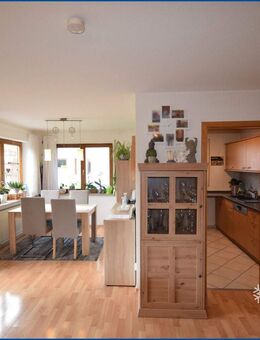 Helle 3-Zimmer Erdgeschosswohnung mit Terrasse und zwei Stellplätzen - Ochsenhausen