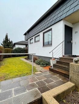 Stadtteil Nürnberg-Fischbach-Brunn: Schönes Einfamilienhaus in ruhiger Lage mit gepflegtem Garten u. Doppel-Garage - Nürnberg
