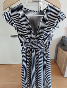 Schönes gestreiftes Kleid - Esslingen (Neckar)