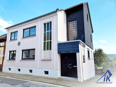 IK | Hütschenhausen: Einfamilienhaus mit großem Garten, Carport und Garage