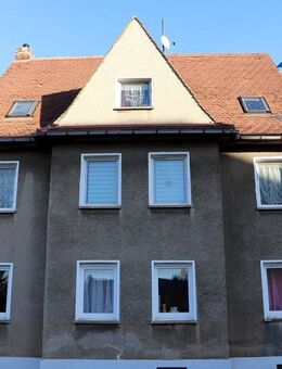 Einfamilienhaus mit Grundstück, separater Zufahrt rückseitig und Nebengebäude preiswert zu verkaufen - Teuchern