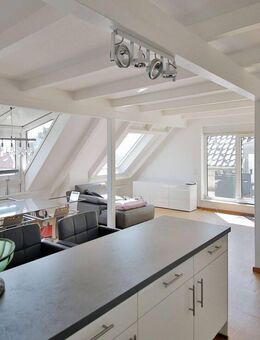 Über den Dächern Maikammers! Helle DG-Wohnung, möbliert, inkl. Stellplatz und toller Dachterrasse! - Maikammer