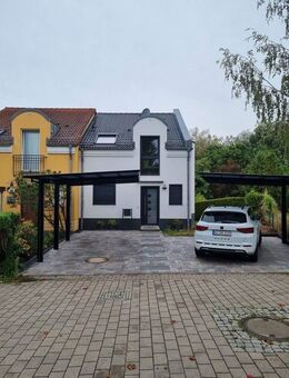 Elegantes Reihenendhaus mit 4 Zimmern und 2 Carports - Hoppegarten