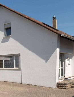 *** Großes Einfamilienhaus mit schönem Garten in sehr ruhiger Lage von Eisenberg *** - Eisenberg (Pfalz)