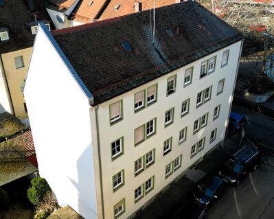 Gute Rendite + mögliche Flächenpotentiale im Dachboden