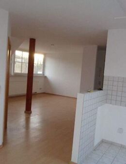 Moderne 2 Raumwohnung im Dachgeschoss mit sichtbaren Holzbalken - Braunsbedra