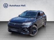 VW Tiguan, 2.0 TDI R-Line Blackstyle LenkradHZ, Jahr 2022 - Oberaurach