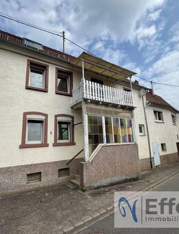 Leerstehendes, renovierungsbedürftiges Dreifamilienhaus in Ortsmitte - Neuhemsbach