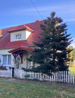 Von Seen umgeben: Solide Haushälfte auf ca. 3.300 m² Randgrundstück mit Baumbestand..... - Wesenberg (Mecklenburg-Vorpommern)