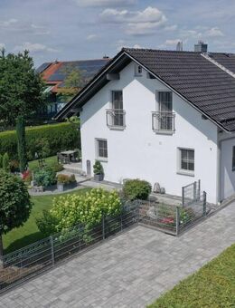 Sonniges und ruhiges Familienidyll - Einfamilienhaus mit herrlichem Garten & PV-Anlage in Aholfing - Aholfing