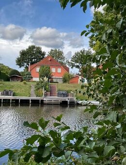 SANIERTE DOPPELHAUSHÄLFTE IN TIMMEL DIREKT AM WASSER MIT EIGENEM BOOTSSTEG - Großefehn