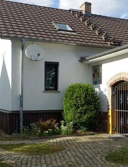 Idyllisches Anwesen mit Einfamilienhaus, Landhauswohnung und großem Gartenparadies in Byhleguhre - Byhleguhre-Byhlen