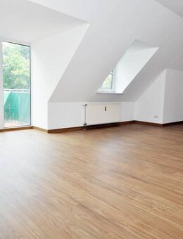 Stylische Dachgeschosswohnung mit Balkon in Aue - Aue