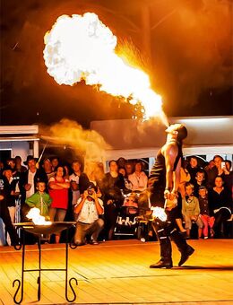 Atemberaubende Feuershow! Feuerspucker & Feuerschlucker FIRE TWISTER mit Feuerschalen und live Trommel Percussion für Ihre Events! - Oldisleben