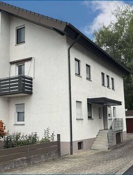 Frei stehendes 2-Familienhaus mit Ausbaureserve im Dachgeschoss sowie 3 Garagen! **provisionsfrei** - Karlsruhe
