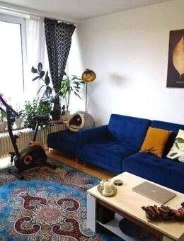 Schicke, sanierte 2,5 Zimmerwohnung mit 2 Balkonen und EBK in Köln Poll - Köln