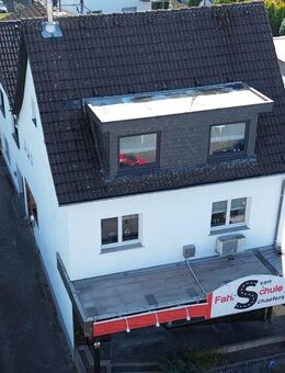Kapitalanleger aufgepasst: Vielseitig nutzbares Wohn- und Geschäftshaus im Zentrum von Neunkirchen. - Neunkirchen-Seelscheid