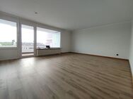 August-Bebel-Platz, großes Wohnzimmer, Balkon mit Aufzug und Tiefgaragenstellplatz - Bochum