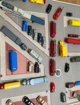Wiking Autos, aus den 50er Jahren und ein Straßenplan - Warburg (Hansestadt)