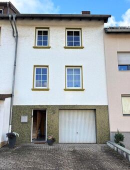 1-2 Familienhaus mit Garten und Garage in Großrosseln - Großrosseln